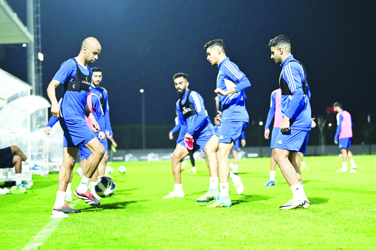 'الأزرق' يختتم تدريباته ويلتقي 'العنابي' غداً