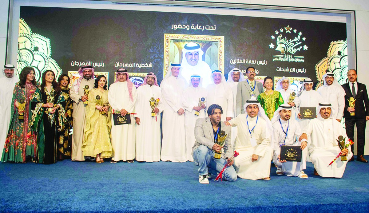 نجوم الدراما والبرامج الرمضانية يحصدون جوائز 'الفن والإعلام'