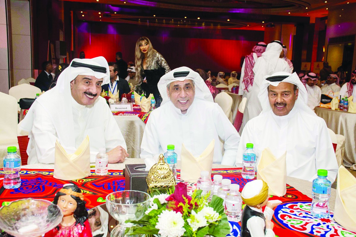 نجوم الدراما والبرامج الرمضانية يحصدون جوائز 'الفن والإعلام'