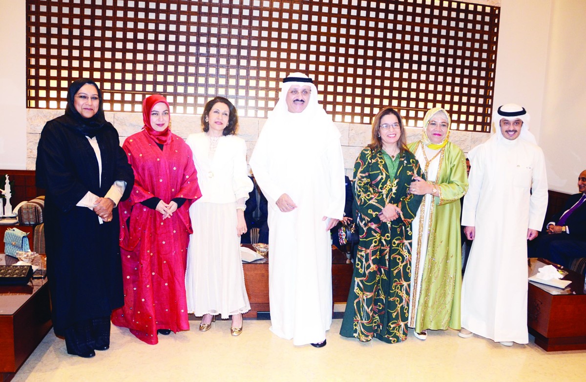 حيات: تعريف السفراء والديبلوماسيين  بعادات الكويت الرمضانية