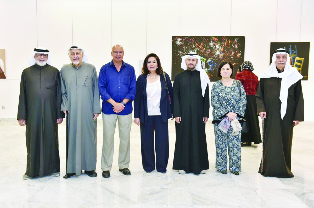 إبداعات مجموعة أثر... في معرضها الثالث في قاعة الفنون