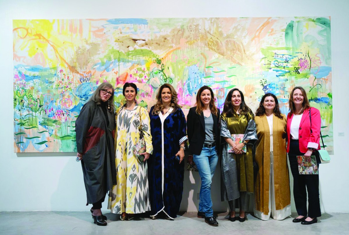 جواهر البدر... ترصد بألوانها الرحلة واللحظات والراحة