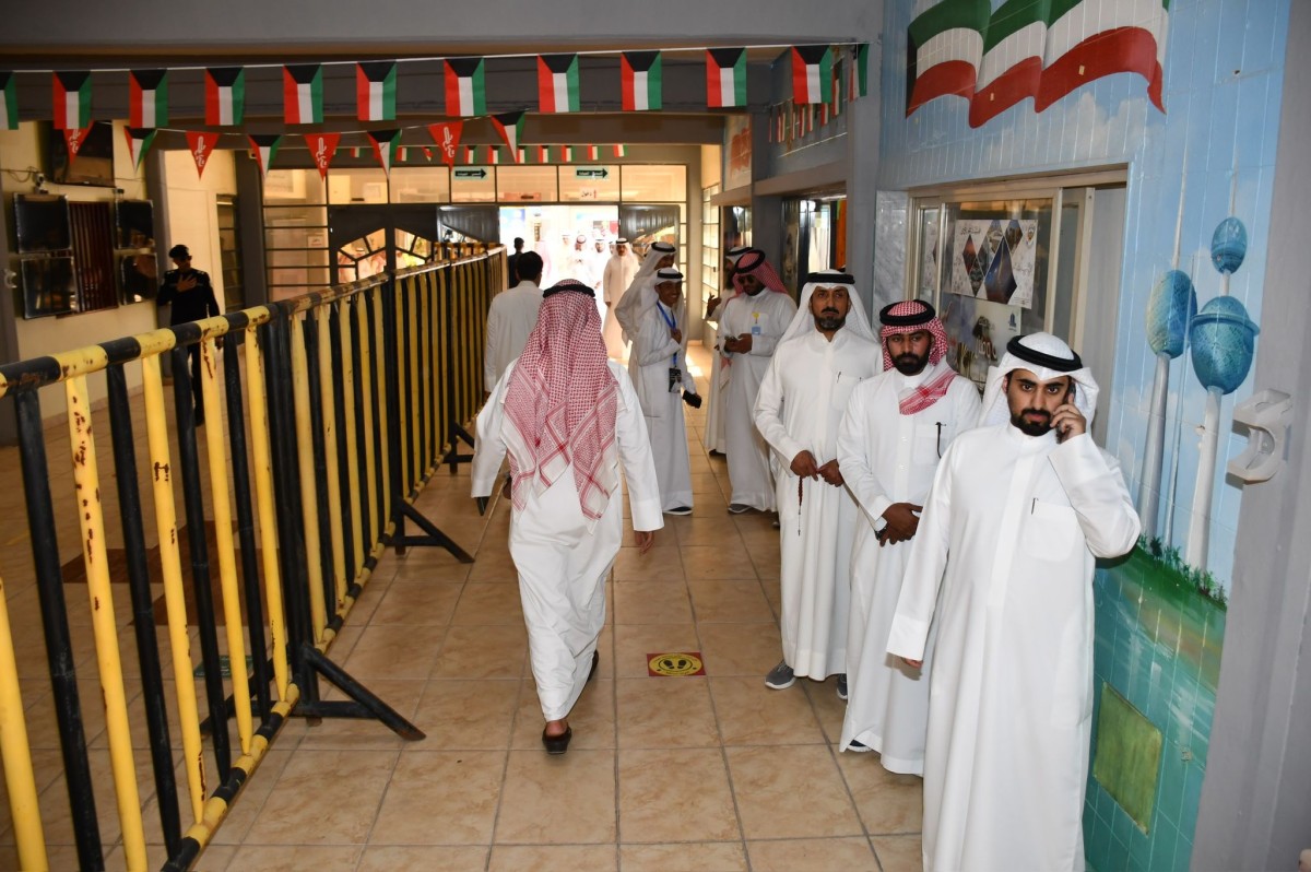 الدائرة الخامسة..طوابير ممتدة وزخم شبابي للاقتراع في صباح السالم