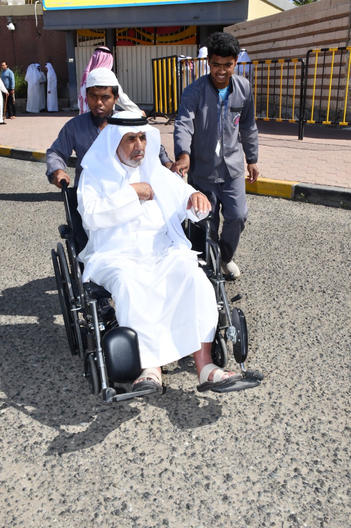 الدائرة الخامسة..طوابير ممتدة وزخم شبابي للاقتراع في صباح السالم