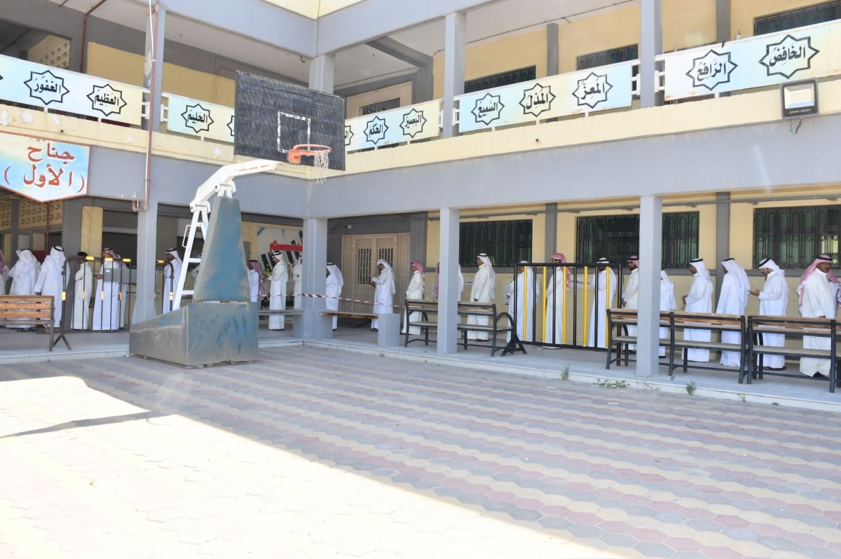 الدائرة الخامسة..طوابير ممتدة وزخم شبابي للاقتراع في صباح السالم