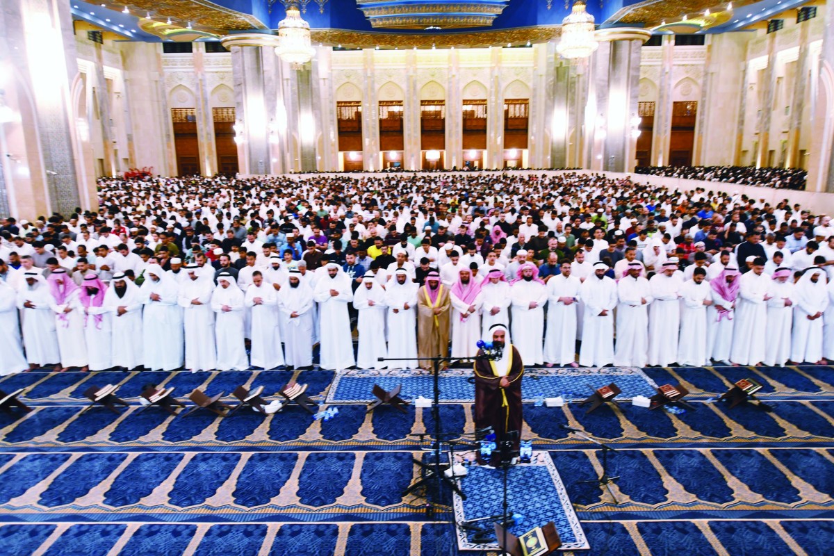 عشرات آلاف المصلين التمسوا ليلة القدر بمختلف مساجد الكويت