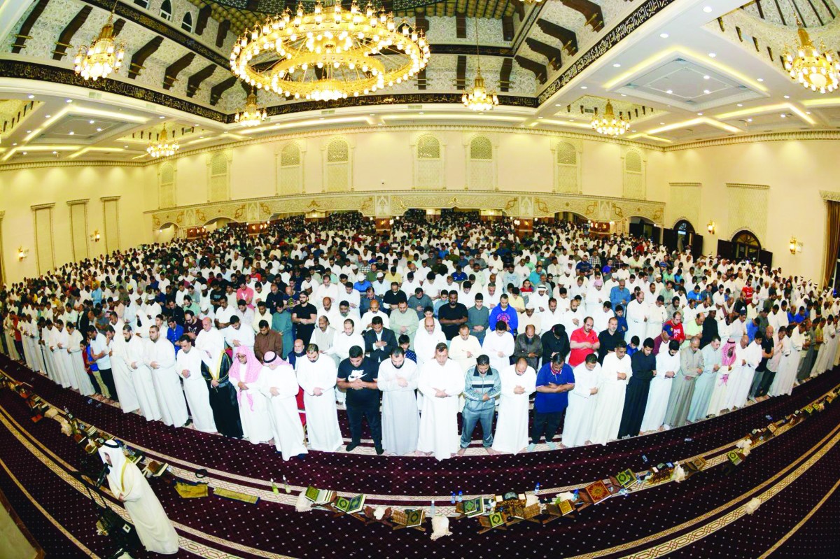 عشرات آلاف المصلين التمسوا ليلة القدر بمختلف مساجد الكويت