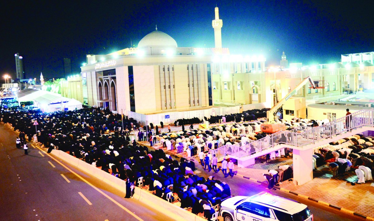 عشرات آلاف المصلين التمسوا ليلة القدر بمختلف مساجد الكويت