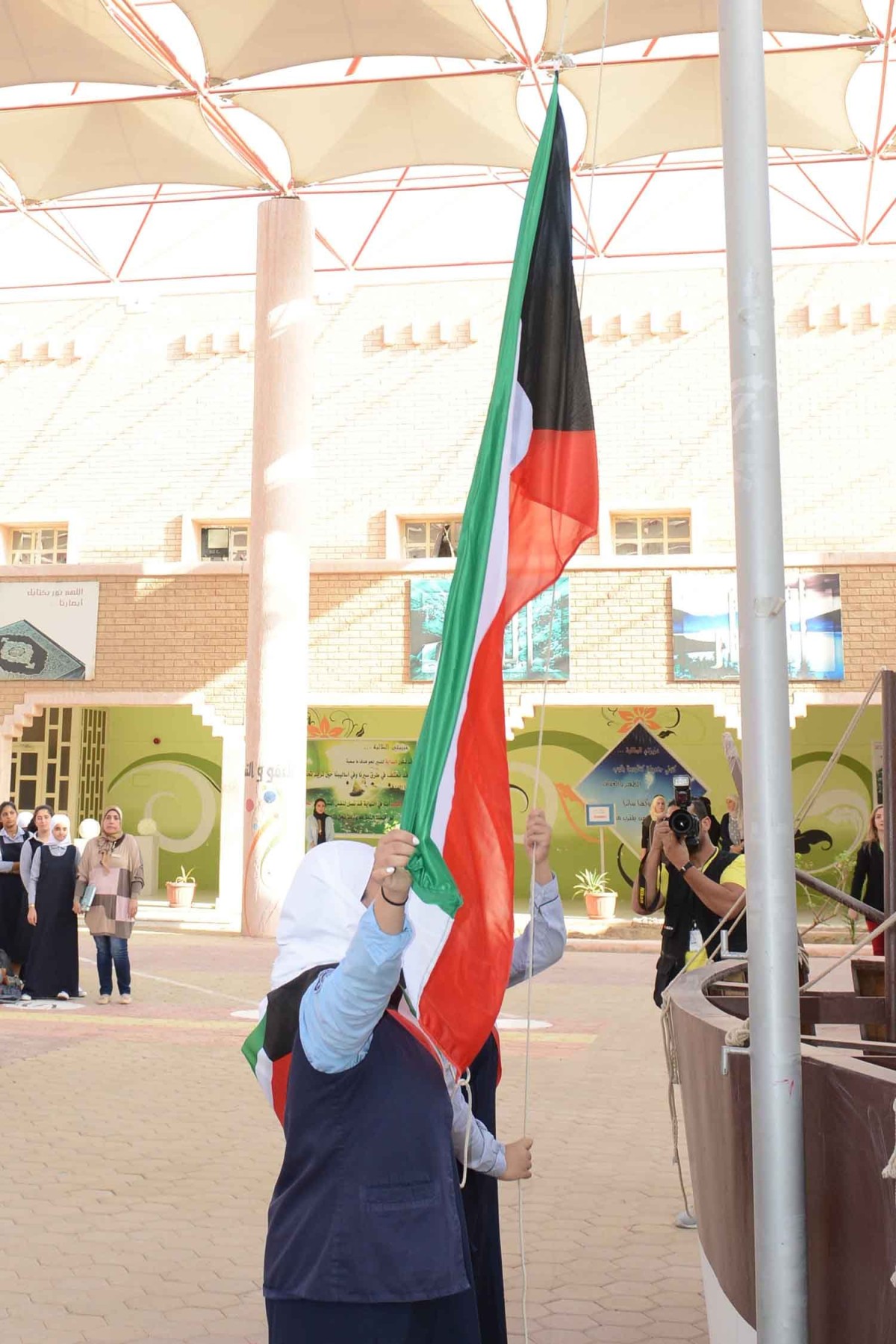 'التربية ': تجديد أعلام دولة الكويت بالمدارس والمحافظة على سلامتها