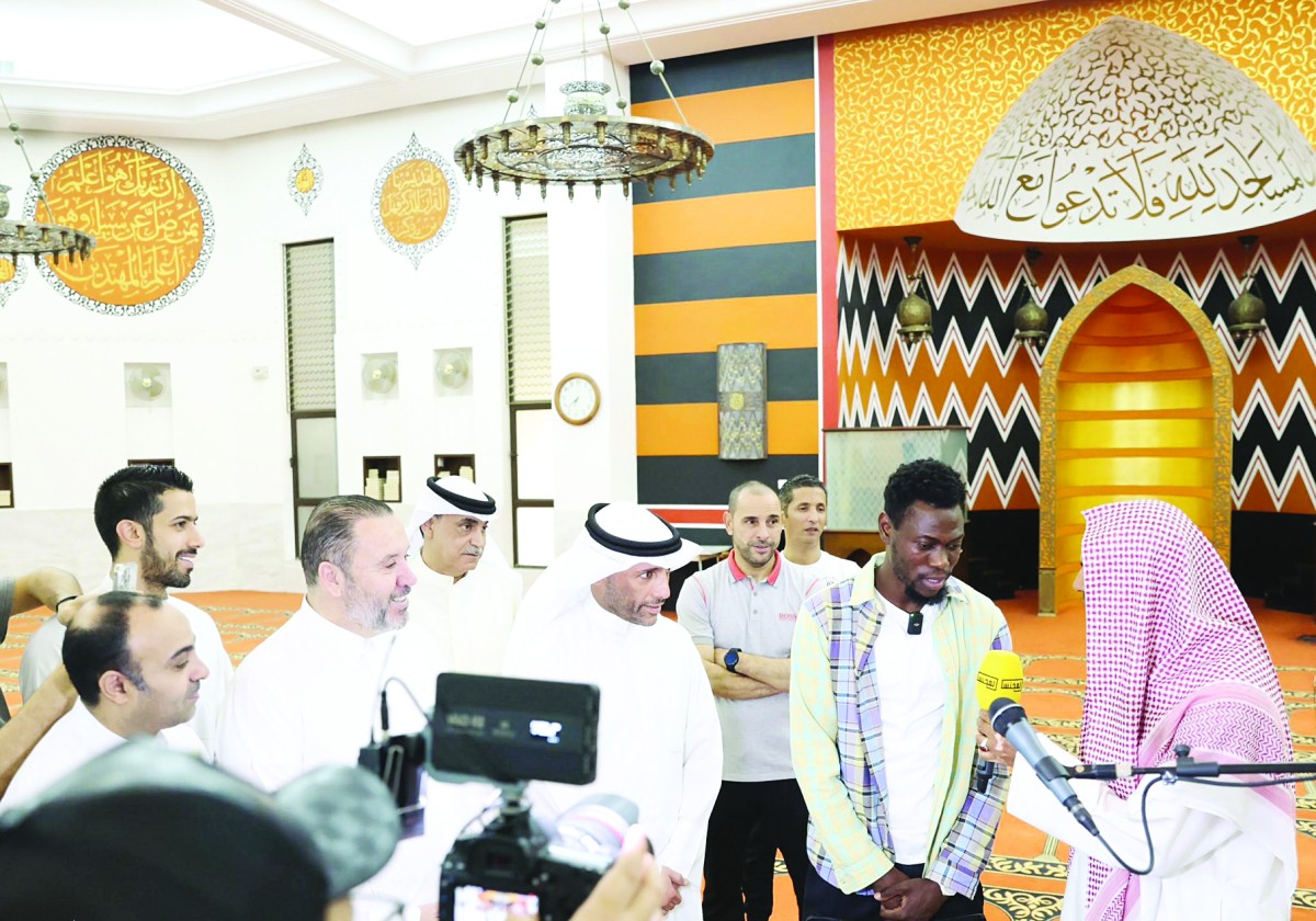 زولا يشهر إسلامه