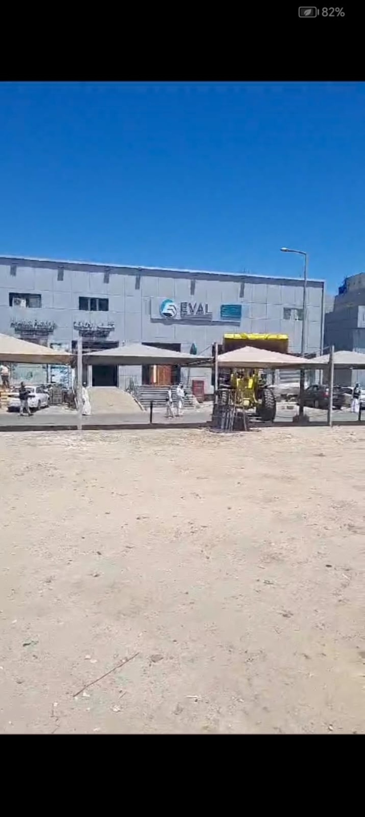 'البلدية' إزالة 20 مظلة وشاليهات متنقلة وحواجز على أملاك الدولة