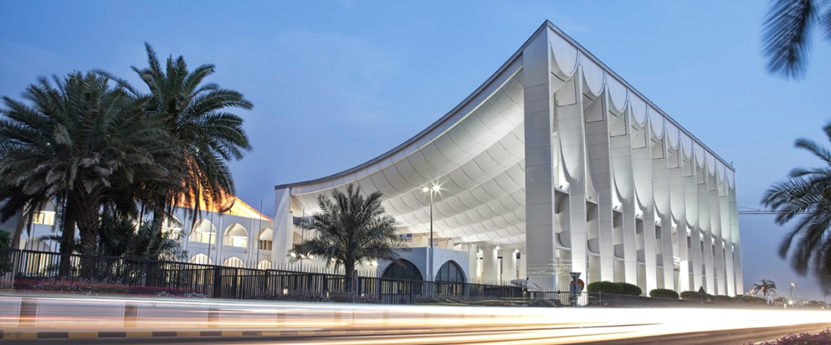 زيادة 200 دينار... 'خذ من كيسه وعايده'!