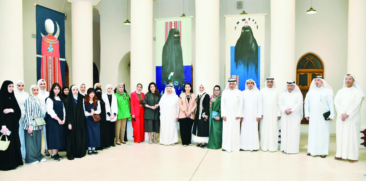 ثانوية بيان عرضت إبداعات طالباتها في 'نقشة'