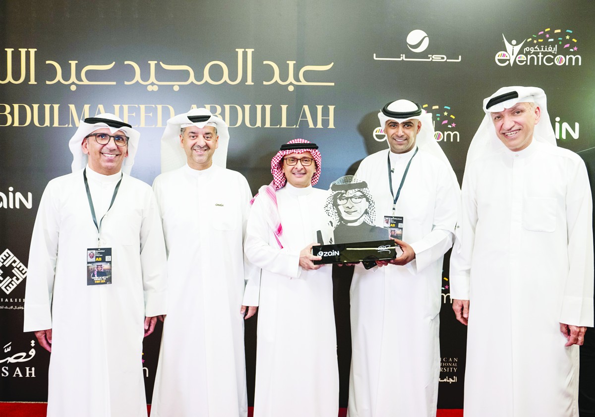 عبدالمجيد عبدالله حلق في 'أرينا الكويت' وملأ المسرح بهجة