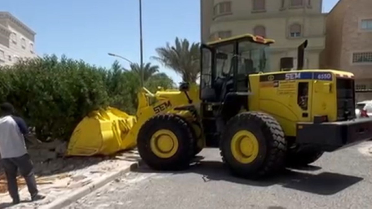 البلدية : ازالة حديقة وتعدي على أملاك الدولة في مبارك الكبير