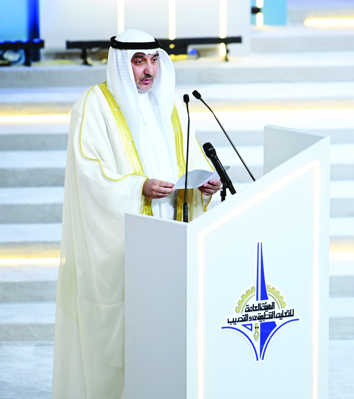 الأمير يشهد حفل تخرُّج كوكبة من فائقي 'التطبيقي'