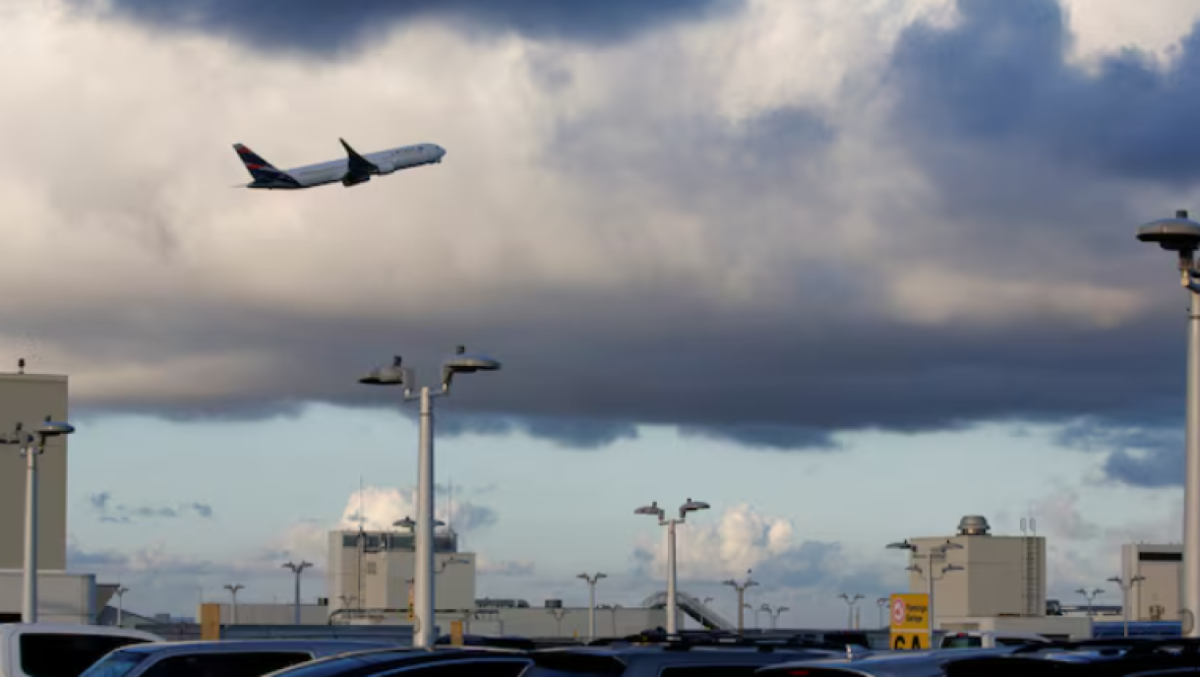 لماذا تحدث المطبات الهوائية وكيف تؤثر على الطائرات؟