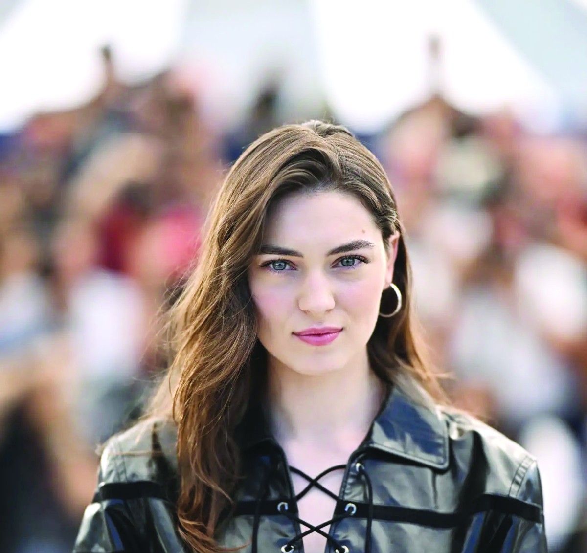 الممثلة الفرنسية أناماريا فارتولومي خلال حضورها فيلم 'ماريا' في مهرجان 'كان'