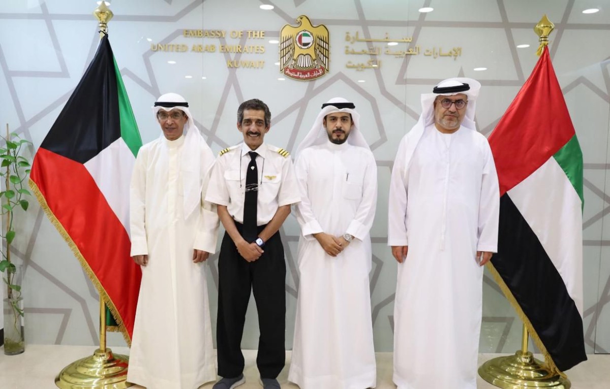 السفير الإماراتي استقبل ' ادارة نادي الرياضات الجوية الكويتية'