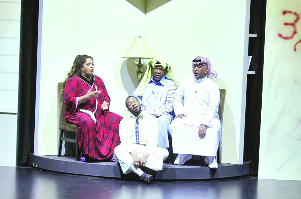 مسرح العيد في السعودية يجذب العونان والعجيرب