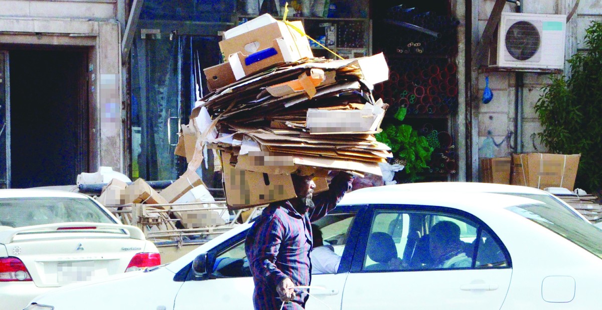 حظر العمل وقت الظهيرة بالأماكن المكشوفة من الغد