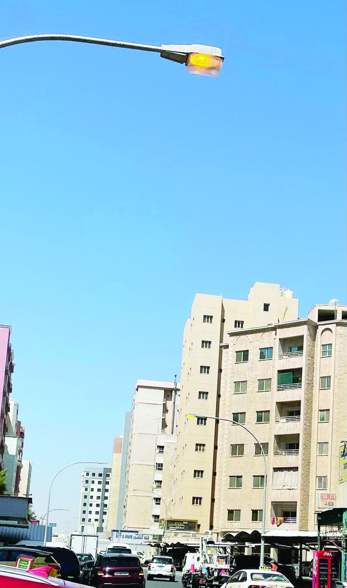 شوارع حولي تتحدى الترشيد ...وتضيء نهاراً