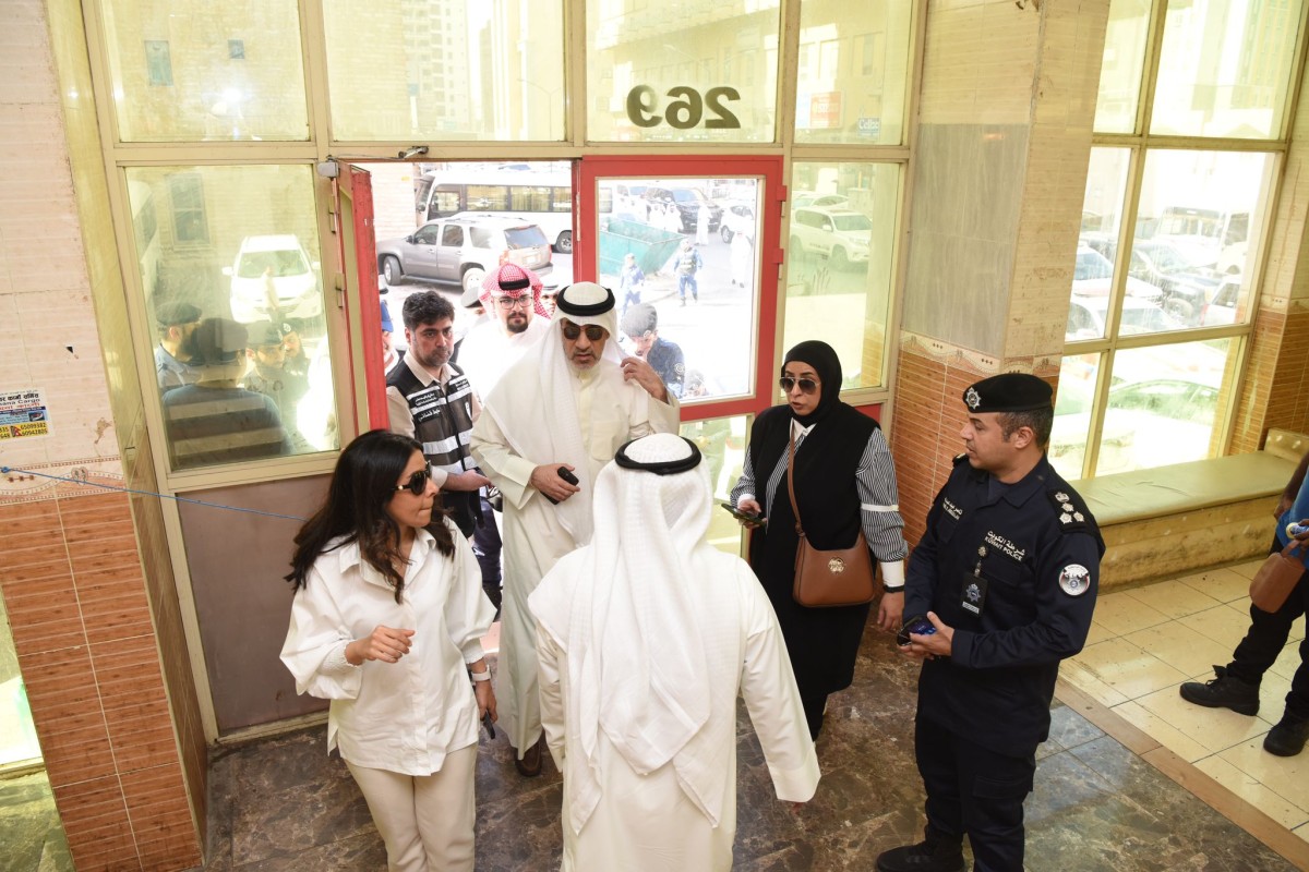 وزيرا الداخلية والبلدية يقودان حملة تفتيشية على العقارات المخالفة