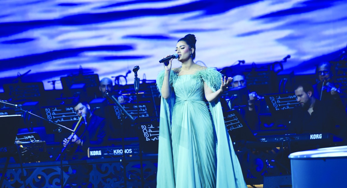 الجسمي 'غرقان' في 'بحر الشوق' ورحمة 'صعدت القمر'