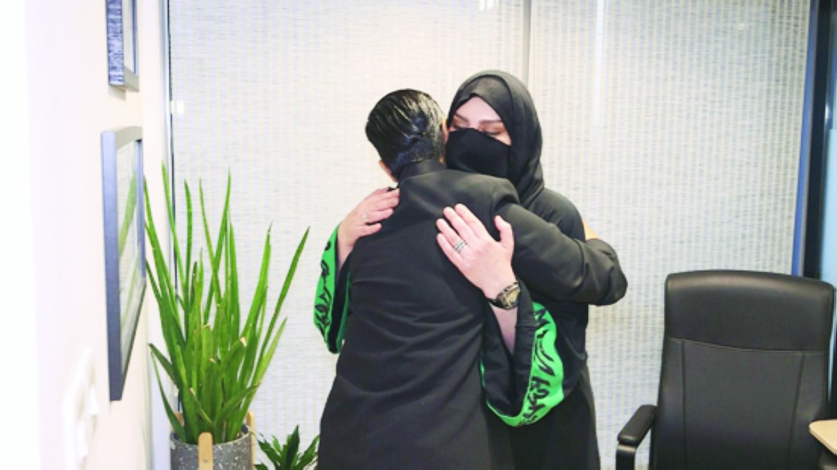 شمايل بالعباءة والنقاب': اعتبروني 'قوطي' و'سلعة ' وباعوني مع 'القطيع'!!