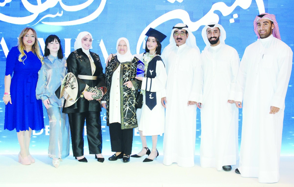 طالبات 'السالمية' و'أميمة بنت ربيعة' قطفن ثمار جهودهن ... تخرجاً