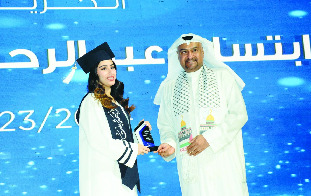 طالبات 'السالمية' و'أميمة بنت ربيعة' قطفن ثمار جهودهن ... تخرجاً