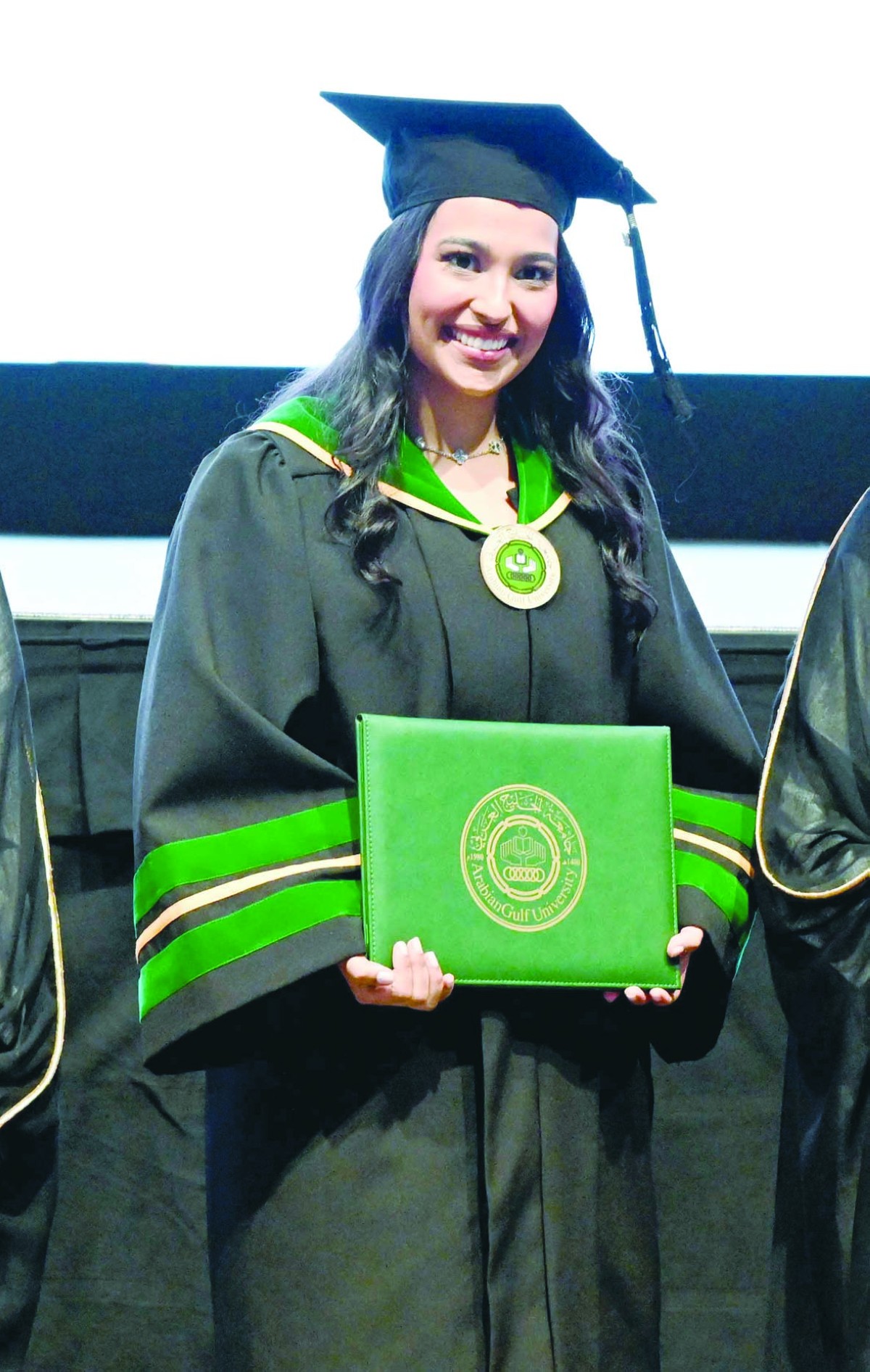 'جامعة الخليج' تحتفي بتخريج كوكبة من الأطباء وذوي الدراسات العليا