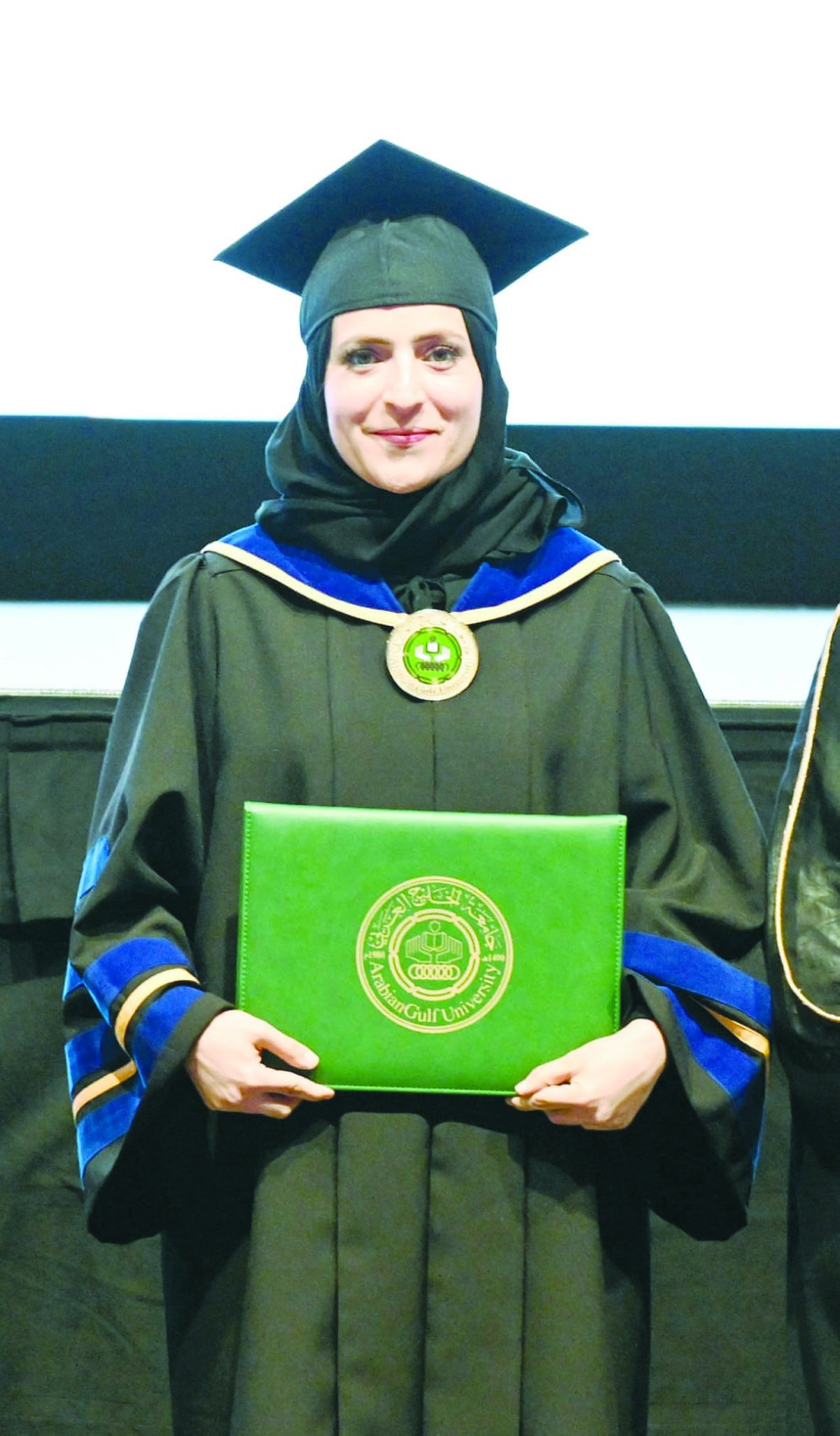 'جامعة الخليج' تحتفي بتخريج كوكبة من الأطباء وذوي الدراسات العليا