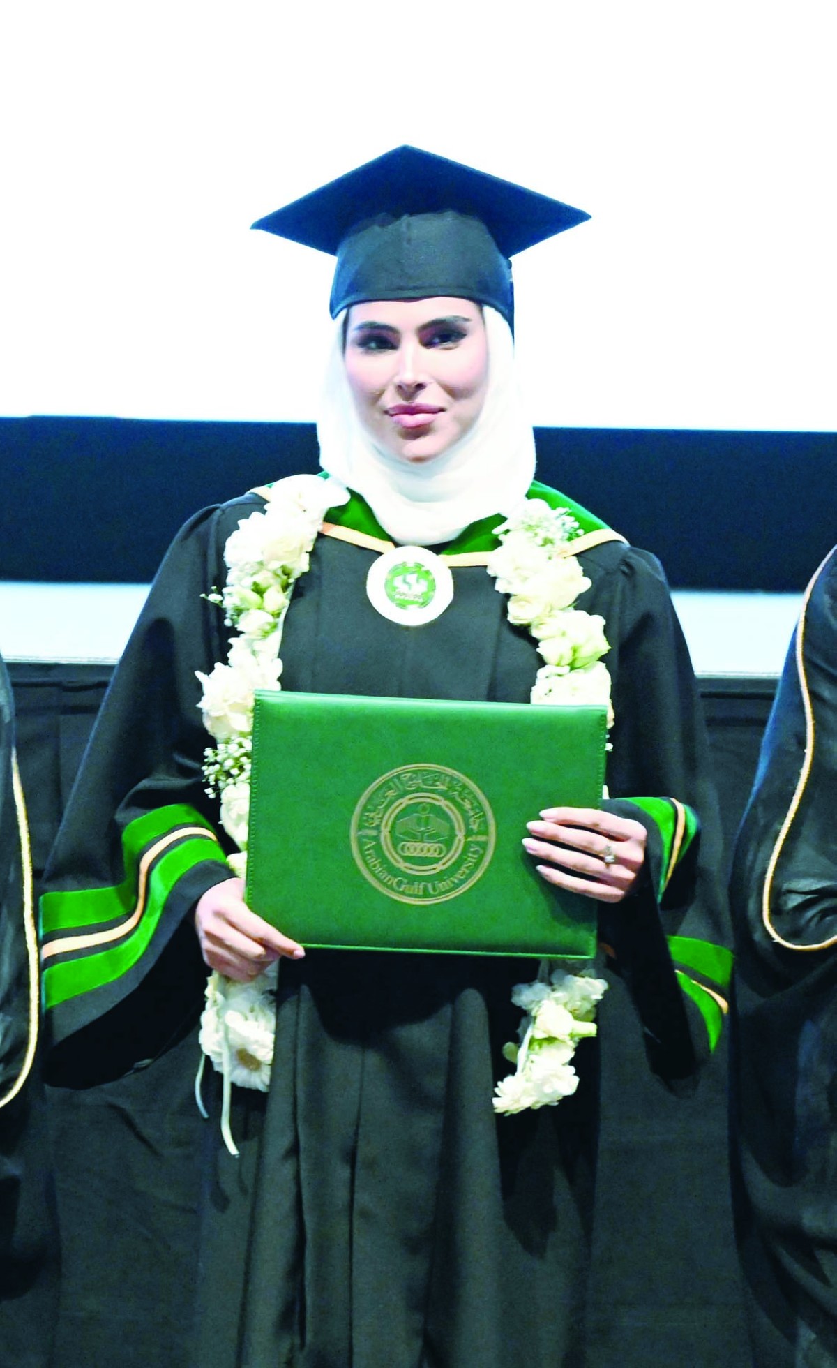 'جامعة الخليج' تحتفي بتخريج كوكبة من الأطباء وذوي الدراسات العليا