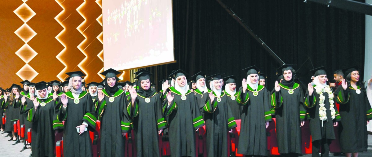 'جامعة الخليج' تحتفي بتخريج كوكبة من الأطباء وذوي الدراسات العليا
