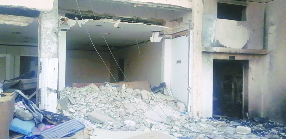 إخماد حريق في بيت مهجور