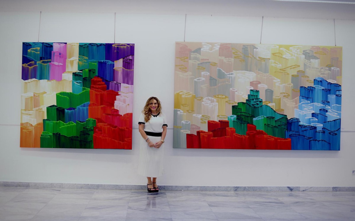 التشكيلية الكويتية لينا حجازي ... ترسم بنبض الطبيعة