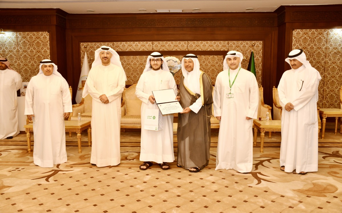 محافظ الفروانية كرَّم متفوقي الثانوية: دعمهم واجب... إنهم مستقبل الوطن