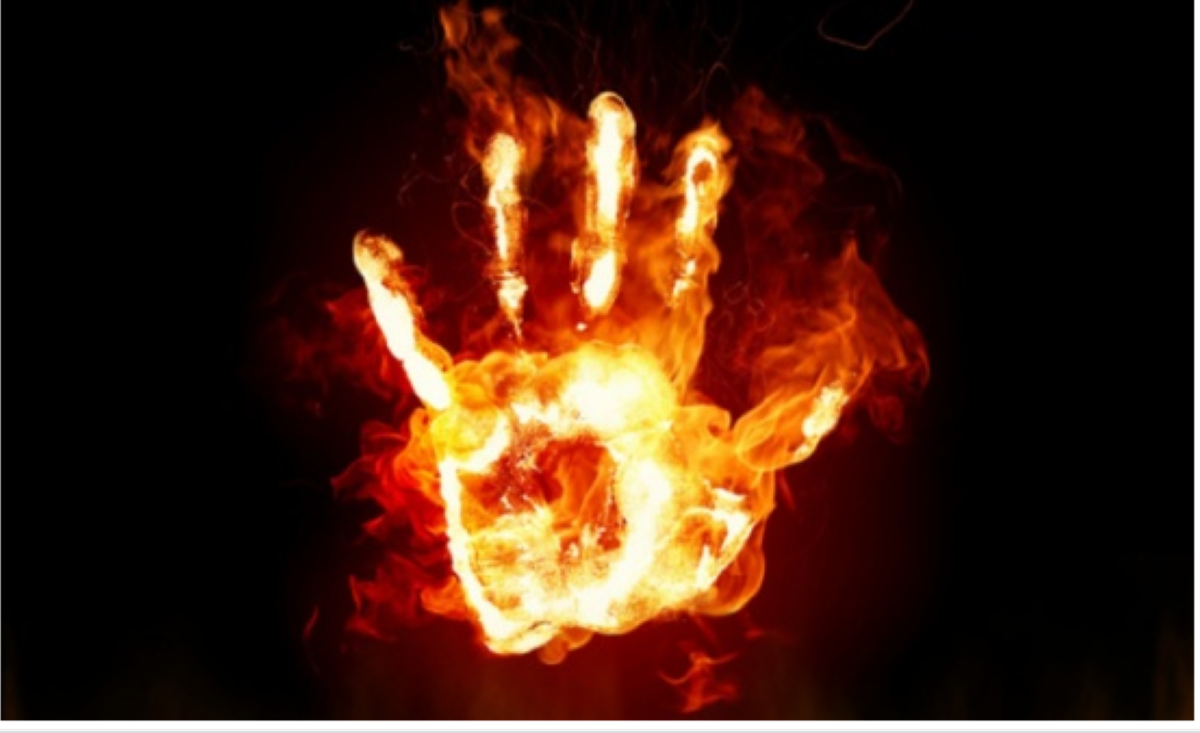 أخبرت أهله بزواجهما السري... فأحرقها