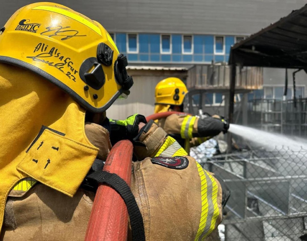 الاطفاء تسيطر على حريق شاليهات في الضجيج