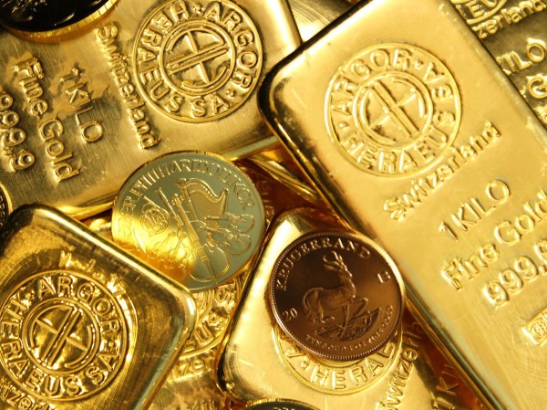 Gold falls 2% to ,400 an ounce in a week