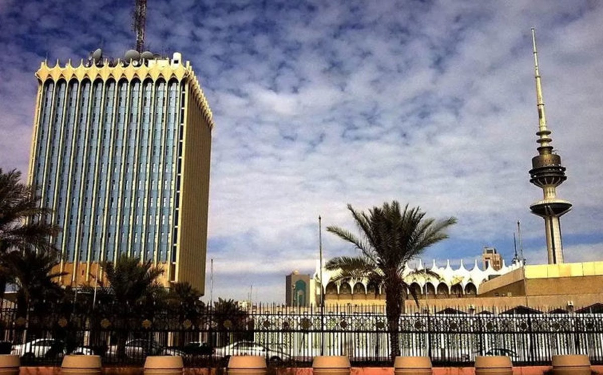 'الإعلام' باشرت 'فلترة' شهادات موظفيها