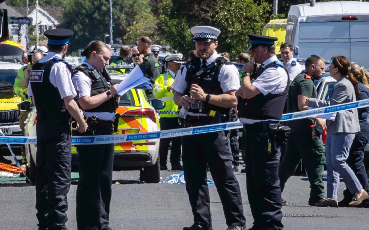 مقتل ثلاثة أطفال فتيات طعناً في مدرسة رقص