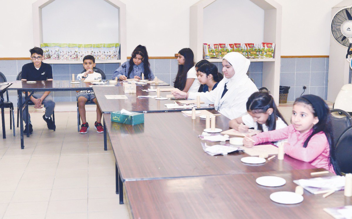 آمال الخالدي قدّمت ورشة 'الرسم على الخشب'