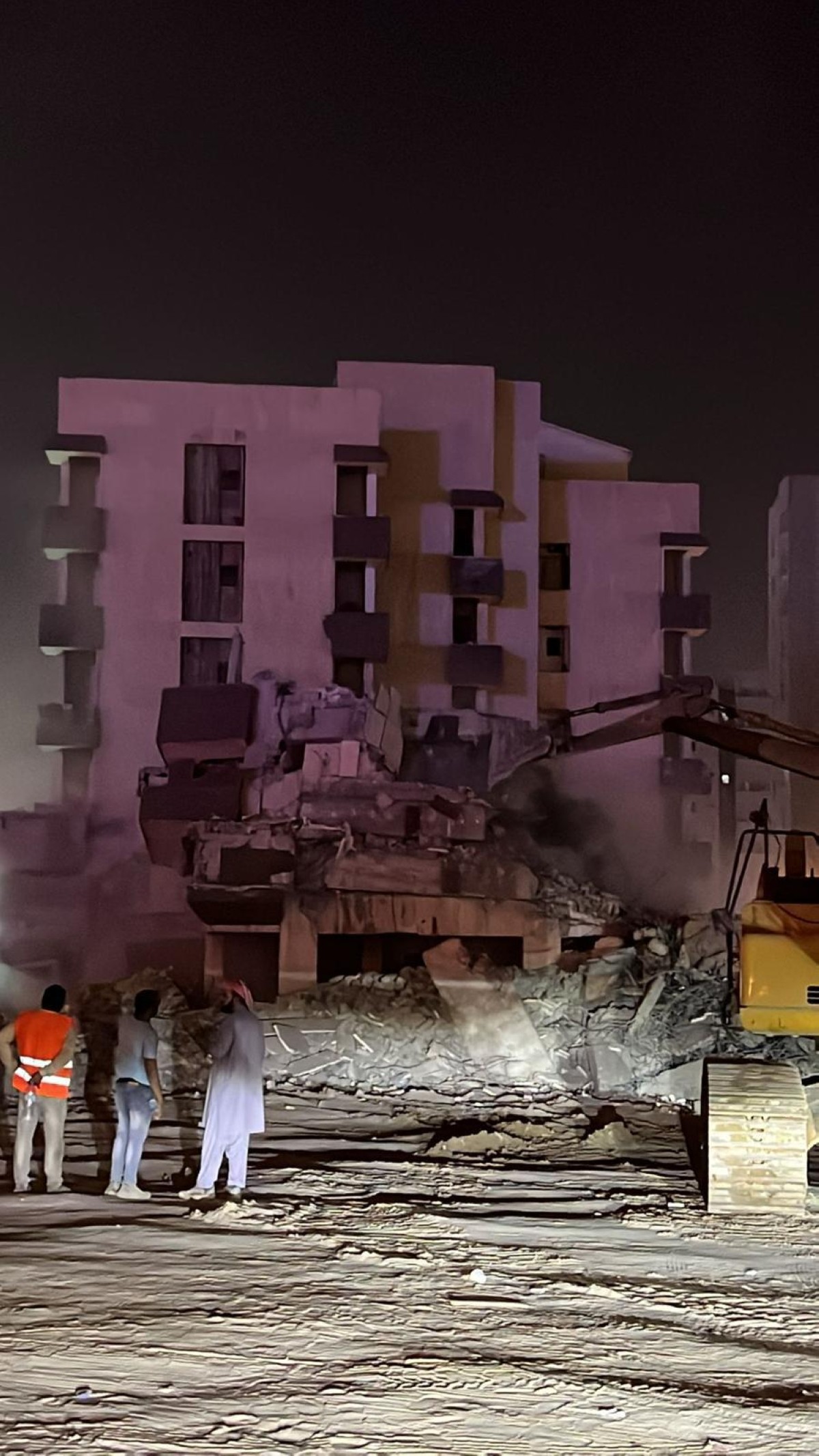 البلدية: هدم 'بناية الجابرية ' بالكامل وإعادة افتتاح الشوارع المغلقة