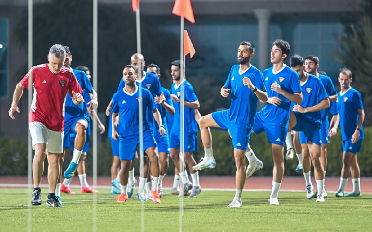 الأزرق يفرض 'السرية' في دبي