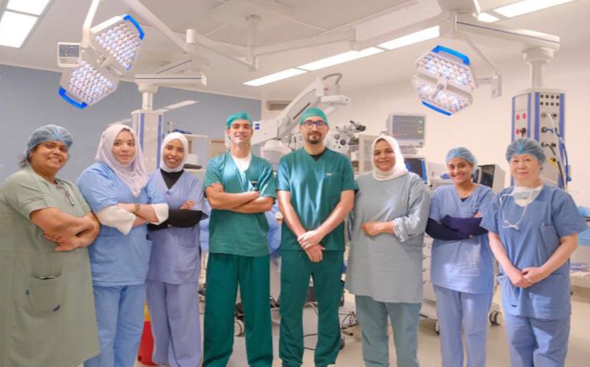 فريق 'العيون' بمستشفى الفروانية يجري جراحة دقيقة لمريض جلوكوما بتقنية حديثة