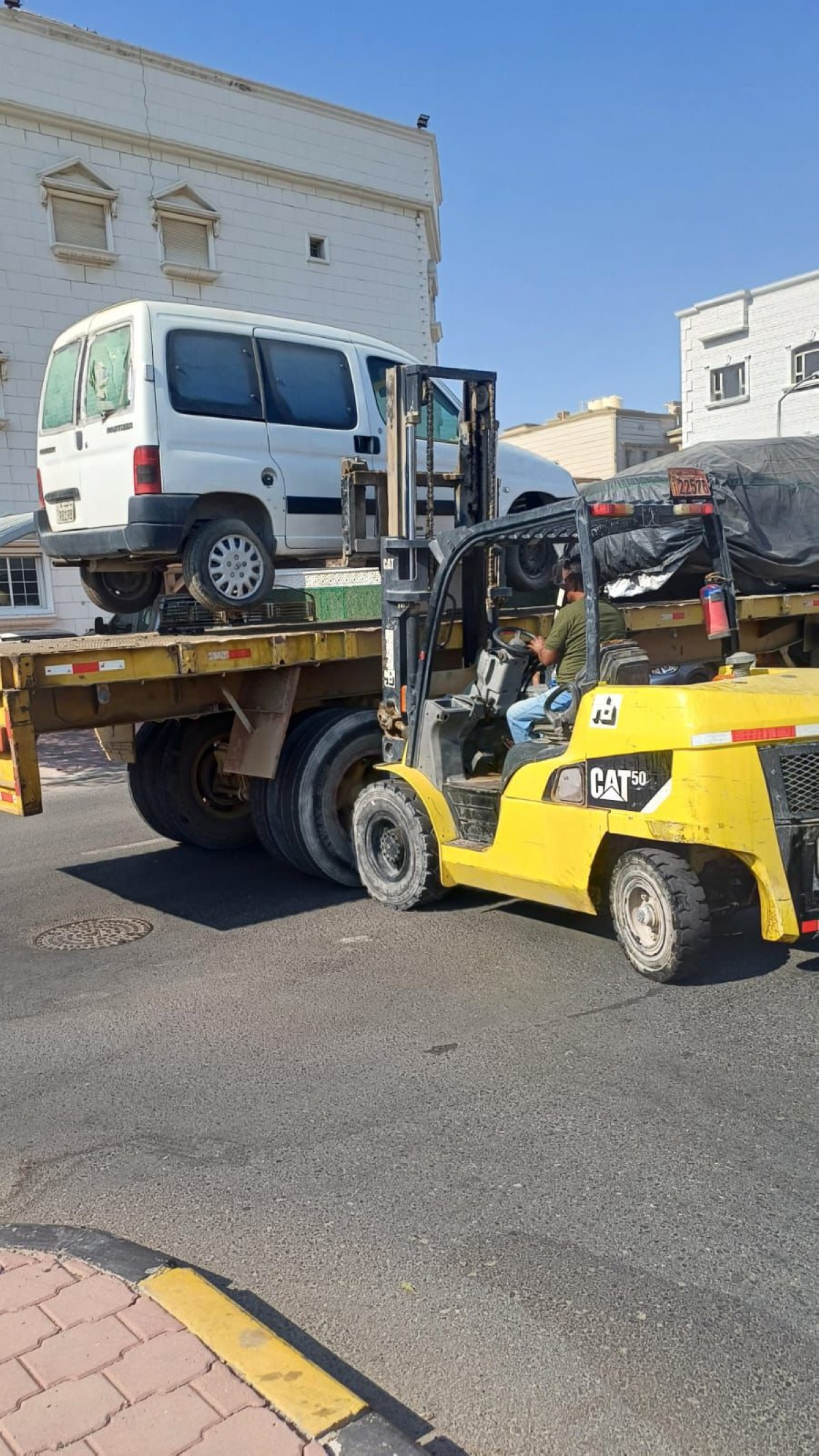 البلدية: رفع 51 سيارة مهملة في الجهراء