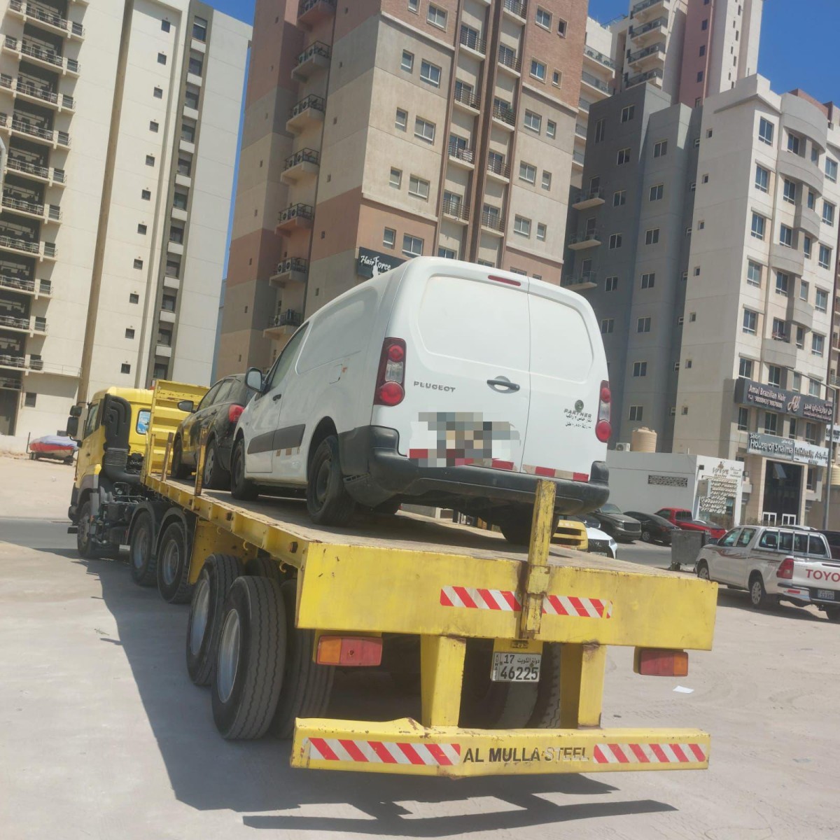 'البلدية': رفع 6 سيارات مهملة وإنذار حاويات تجارية بالازالة في'مبارك الكبير'