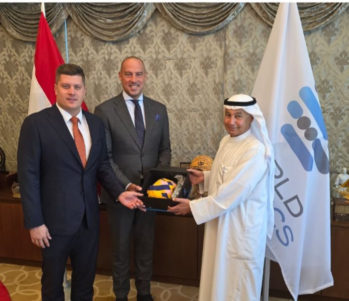 المسلم يستقبل ممثل الخارجية الهنغارية للعلاقات الرياضية